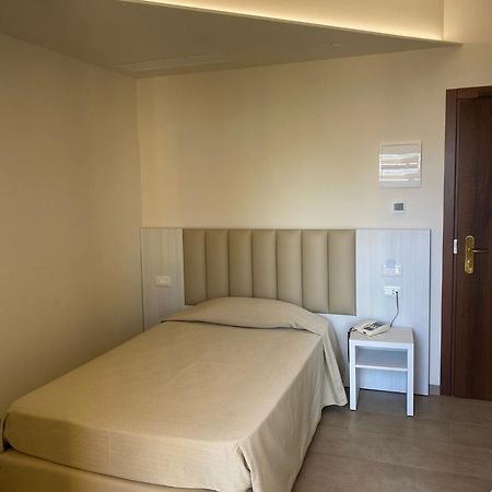 Hotel Vittoria Васто Екстериор снимка