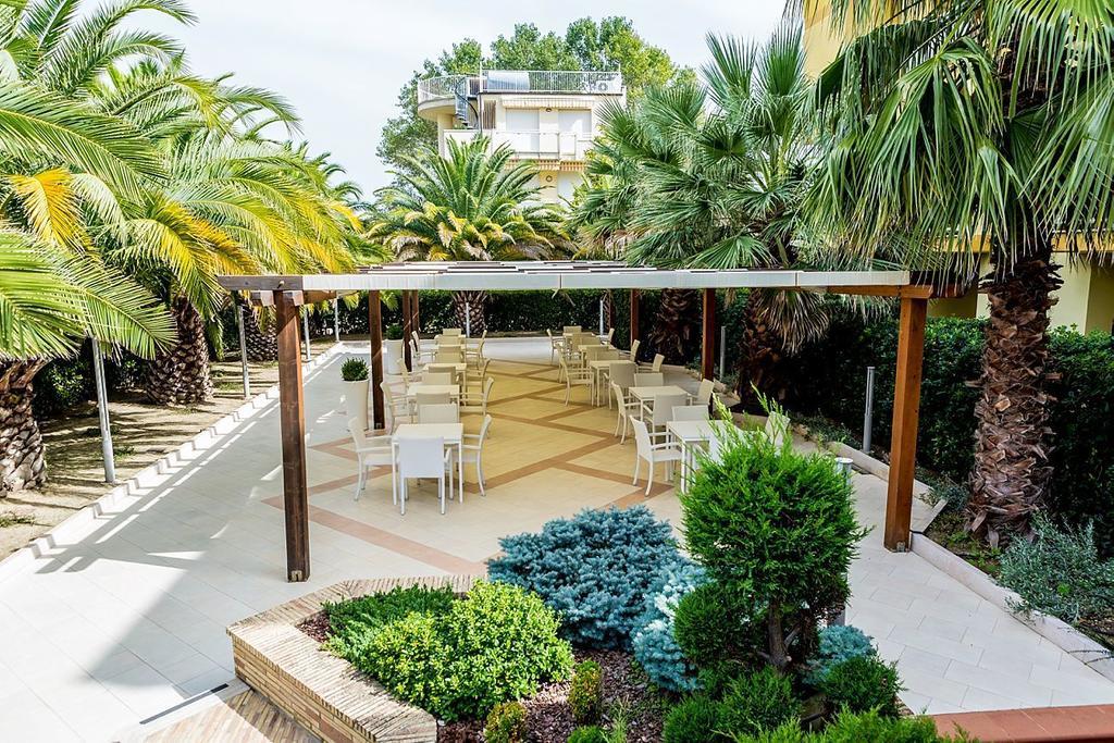 Hotel Vittoria Васто Екстериор снимка
