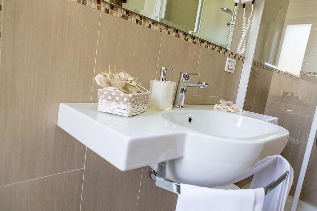 Hotel Vittoria Васто Екстериор снимка