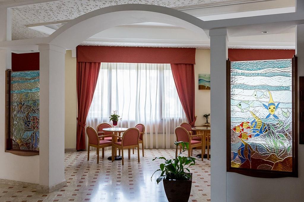 Hotel Vittoria Васто Екстериор снимка