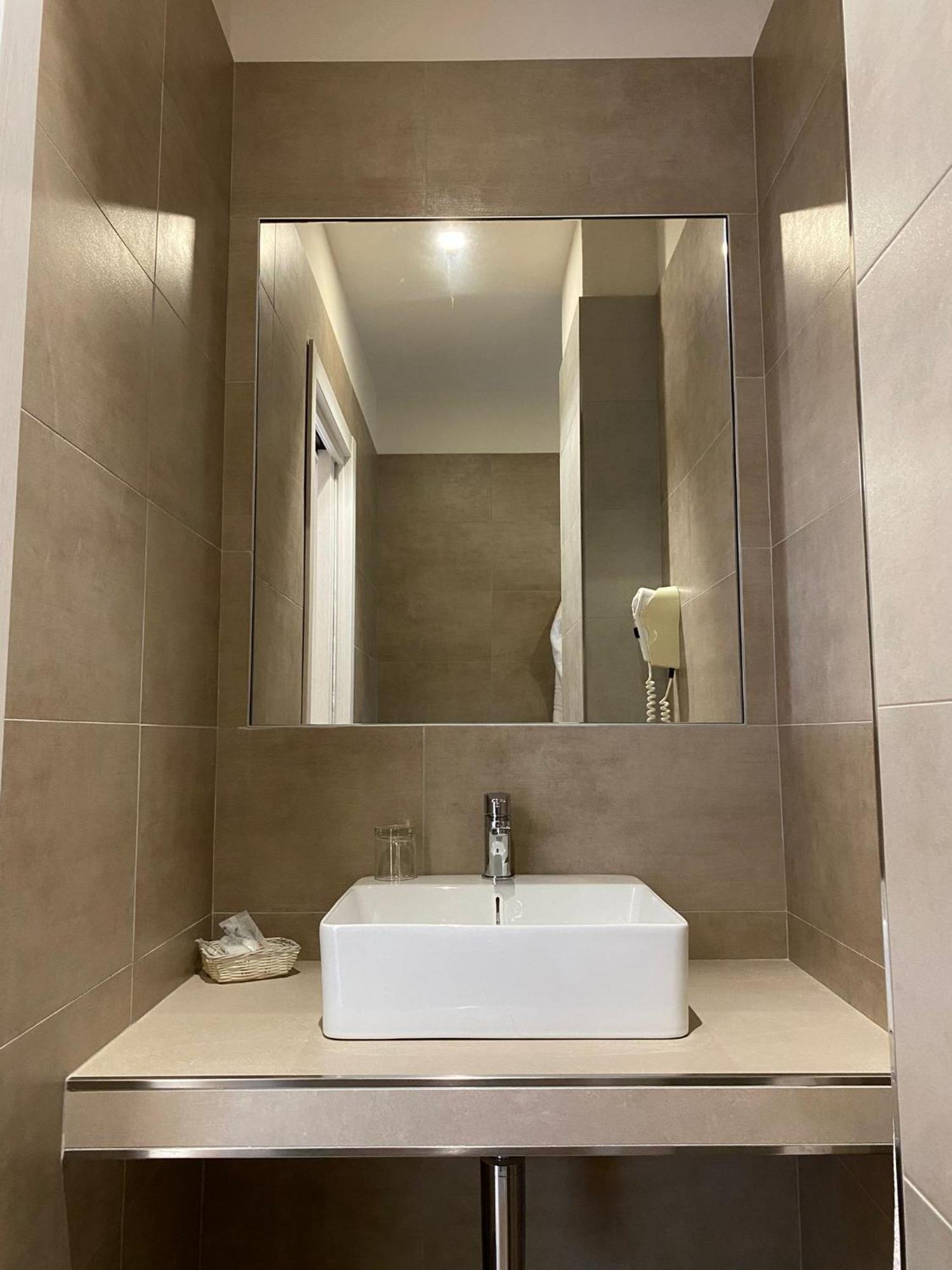 Hotel Vittoria Васто Екстериор снимка