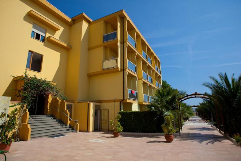Hotel Vittoria Васто Екстериор снимка